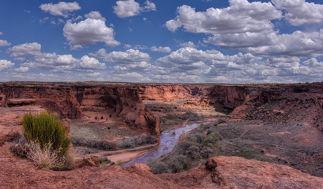 Photo of the grand canyon on a cloudy day